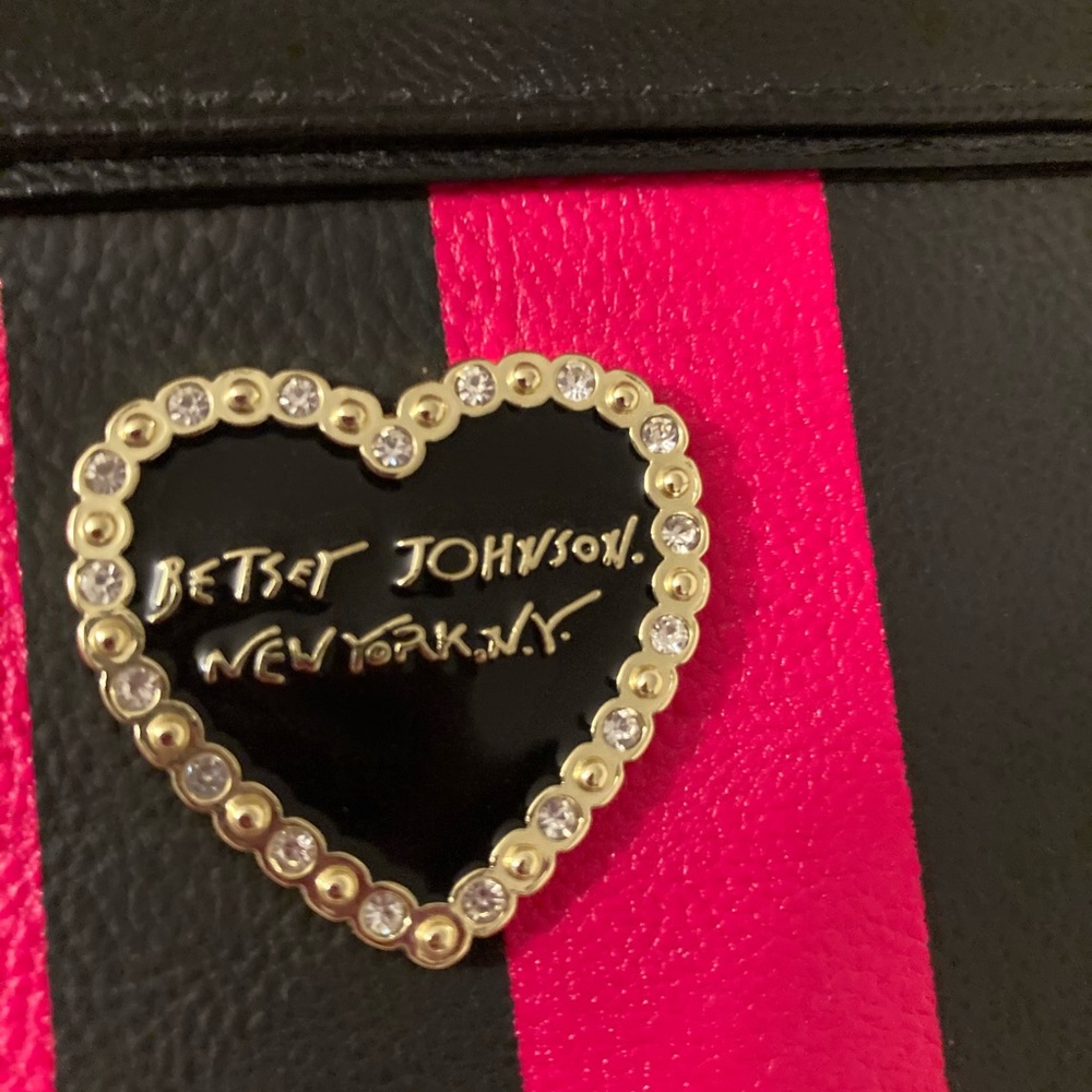 Betsey Johnson NY pochette
